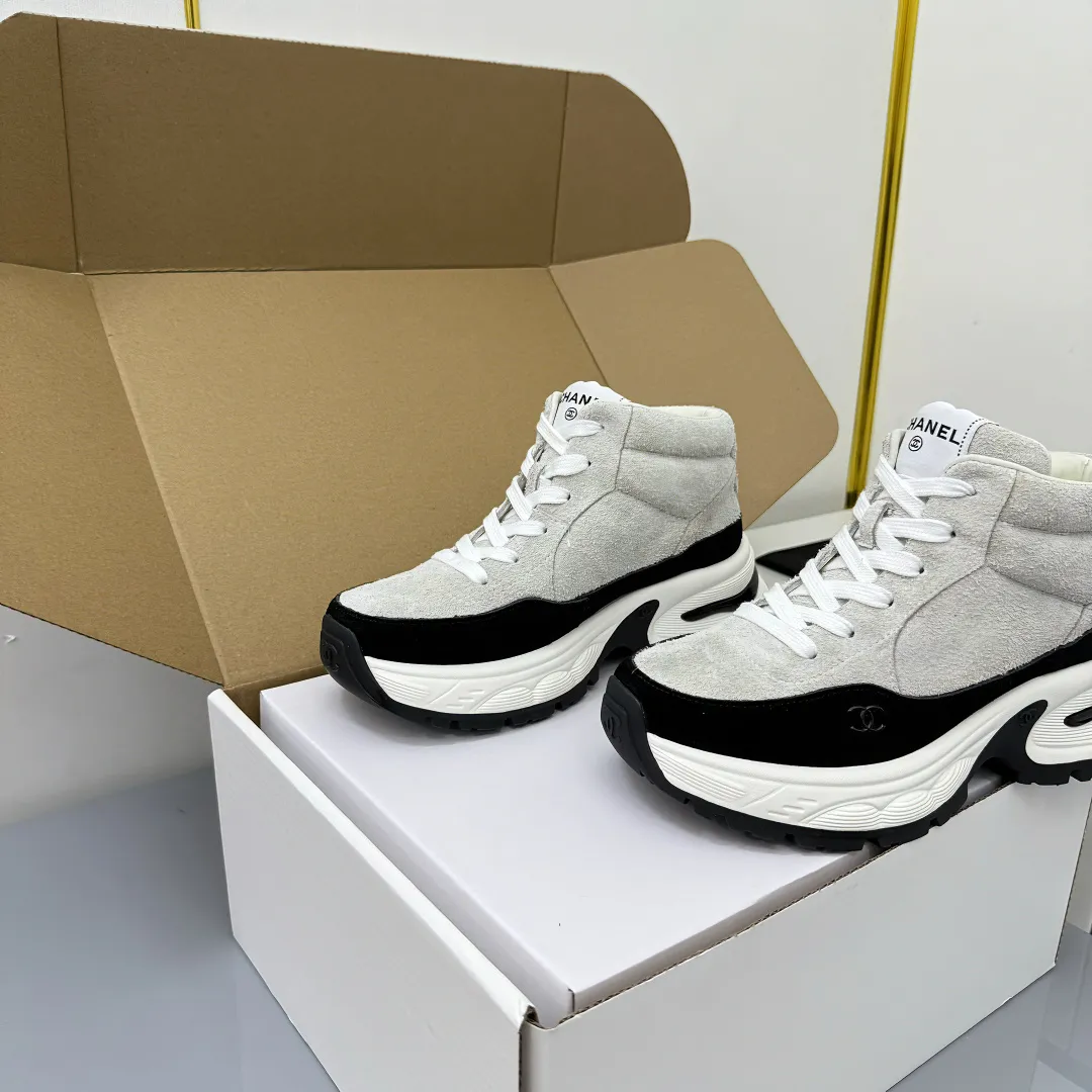👟👟Ex-factory price 700👟👟 Chanel bread shoes ~ original calfskin panda shoes Chanel 25C latest hot style panda black and white sports shoes casual sneakers Xiaoxiang hot item classic black and white panda color coco girls must pay Fabric: original custom mixed sheepskin lining: original imported breathable mesh lining outsole: Original molded rubber + TPU combination Size: Women's 35-41